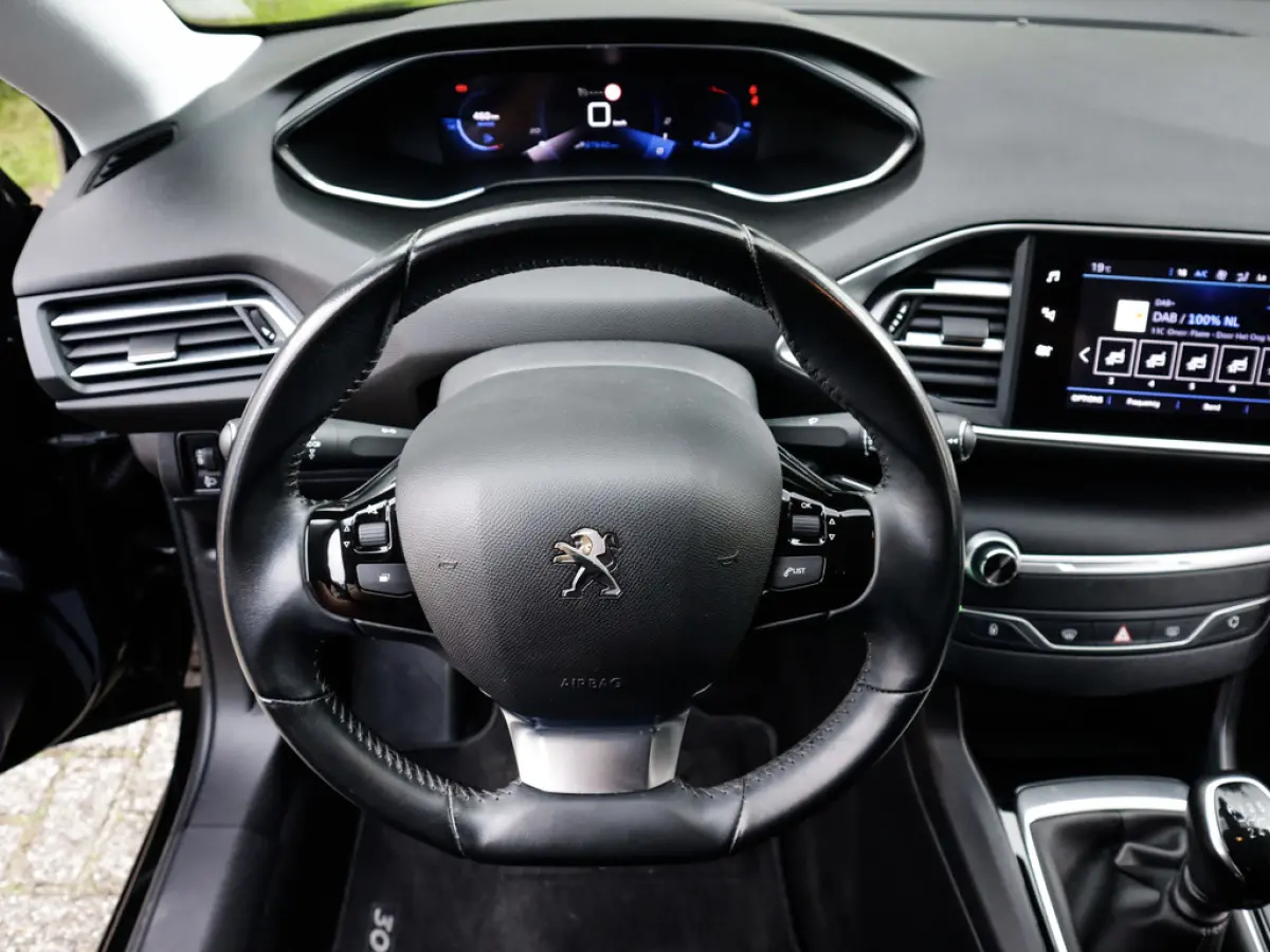 1.2 PureTech Blue Lease Active 1e-Eig. & Keurig-Onderh. BOVAG-Garantie. NL-Auto.
