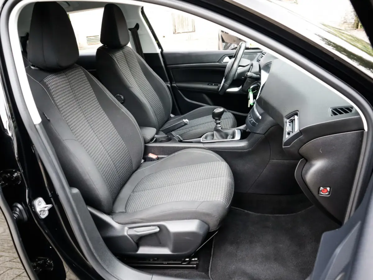 1.2 PureTech Blue Lease Active 1e-Eig. & Keurig-Onderh. BOVAG-Garantie. NL-Auto.