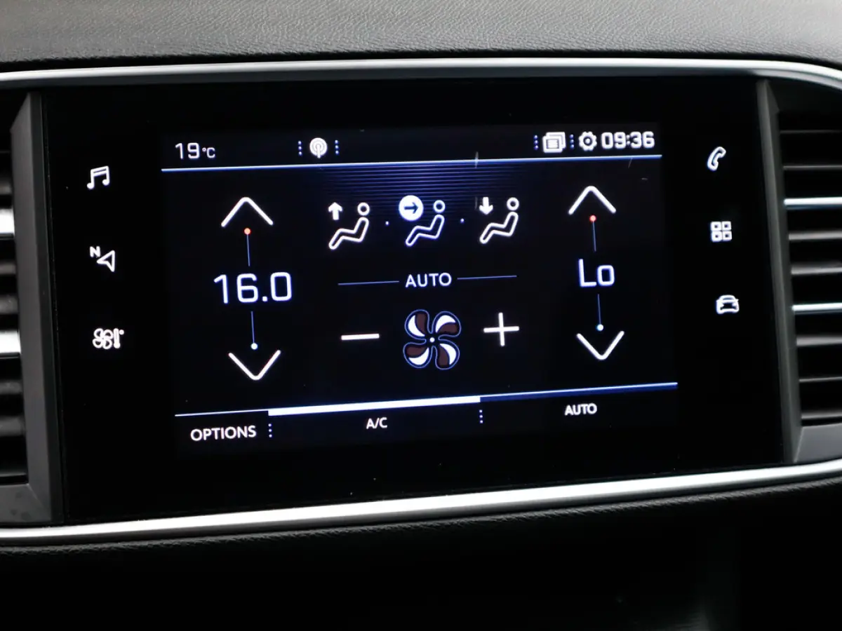 1.2 PureTech Blue Lease Active 1e-Eig. & Keurig-Onderh. BOVAG-Garantie. NL-Auto.