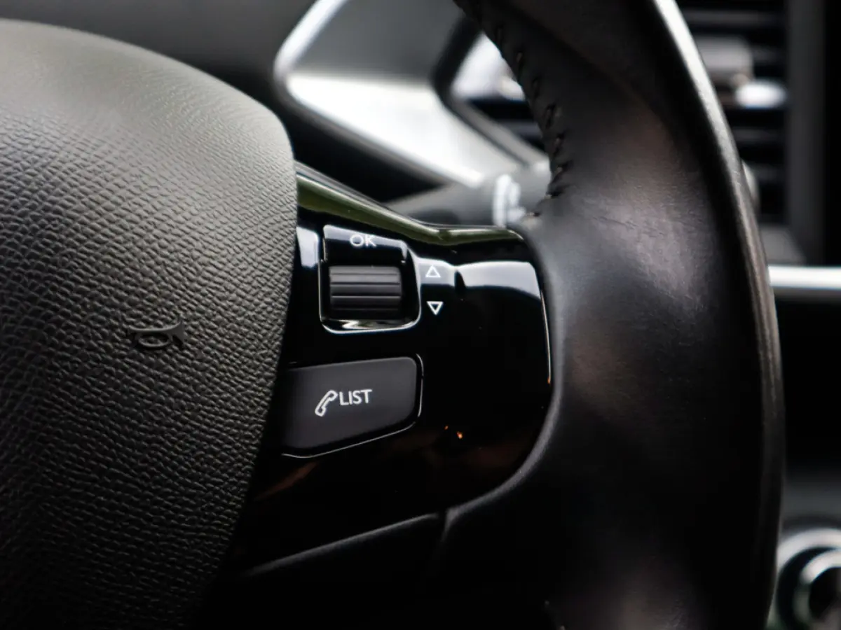 1.2 PureTech Blue Lease Active 1e-Eig. & Keurig-Onderh. BOVAG-Garantie. NL-Auto.