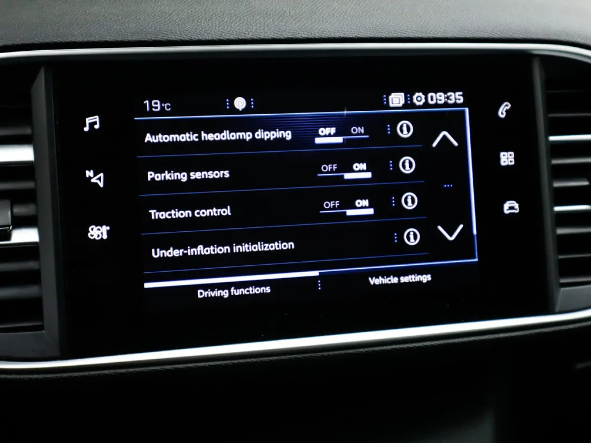 1.2 PureTech Blue Lease Active 1e-Eig. & Keurig-Onderh. BOVAG-Garantie. NL-Auto.