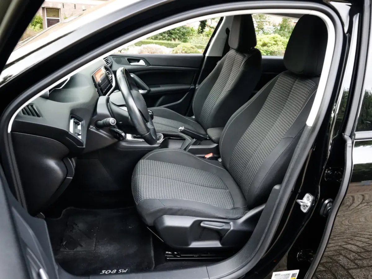1.2 PureTech Blue Lease Active 1e-Eig. & Keurig-Onderh. BOVAG-Garantie. NL-Auto.