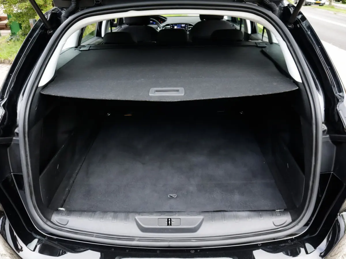 1.2 PureTech Blue Lease Active 1e-Eig. & Keurig-Onderh. BOVAG-Garantie. NL-Auto.