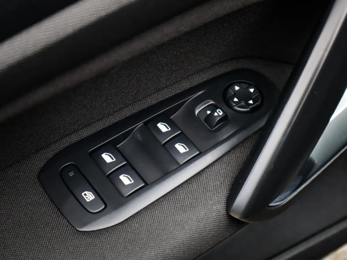1.2 PureTech Blue Lease Active 1e-Eig. & Keurig-Onderh. BOVAG-Garantie. NL-Auto.
