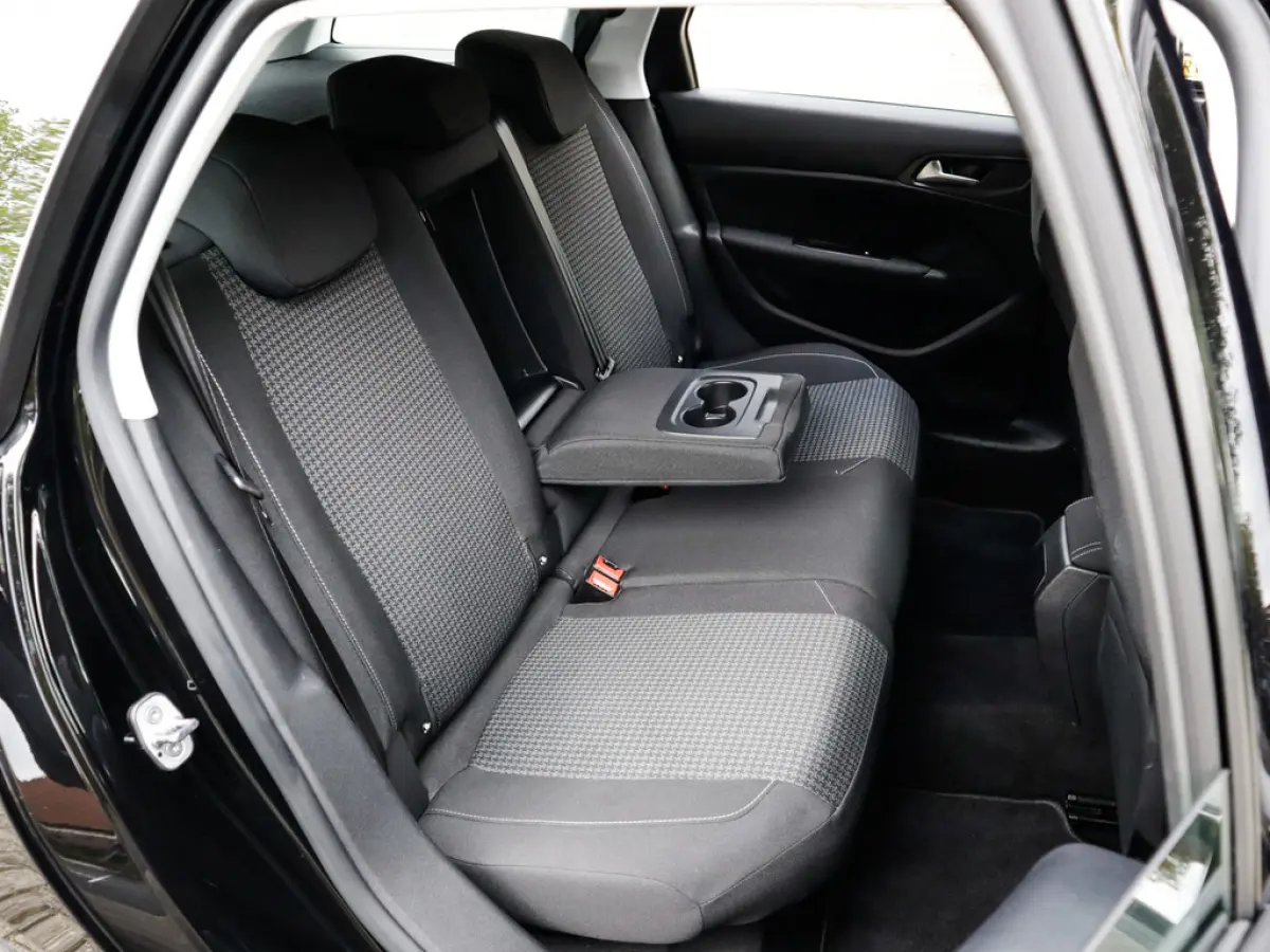 1.2 PureTech Blue Lease Active 1e-Eig. & Keurig-Onderh. BOVAG-Garantie. NL-Auto.