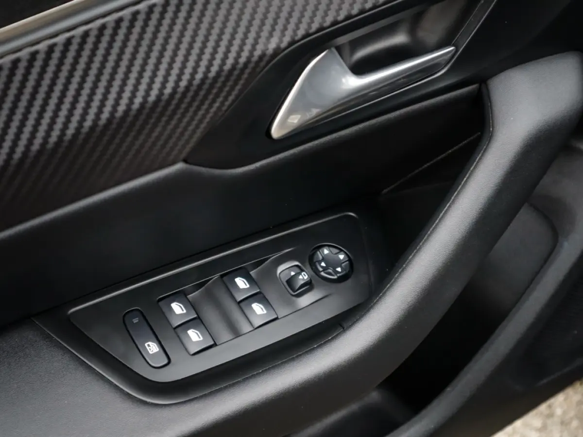 1.2 PureTech Active Pack Business 1e-Eig. & Dealer-Onderh. BOVAG-Garantie. NL-Auto.