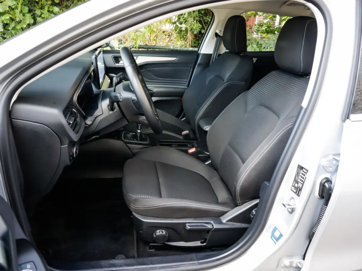 1.0 EcoBoost Hybrid Titanium 1e-Eig. & Keurig-Onderh. BOVAG-Garantie. NL-Auto.