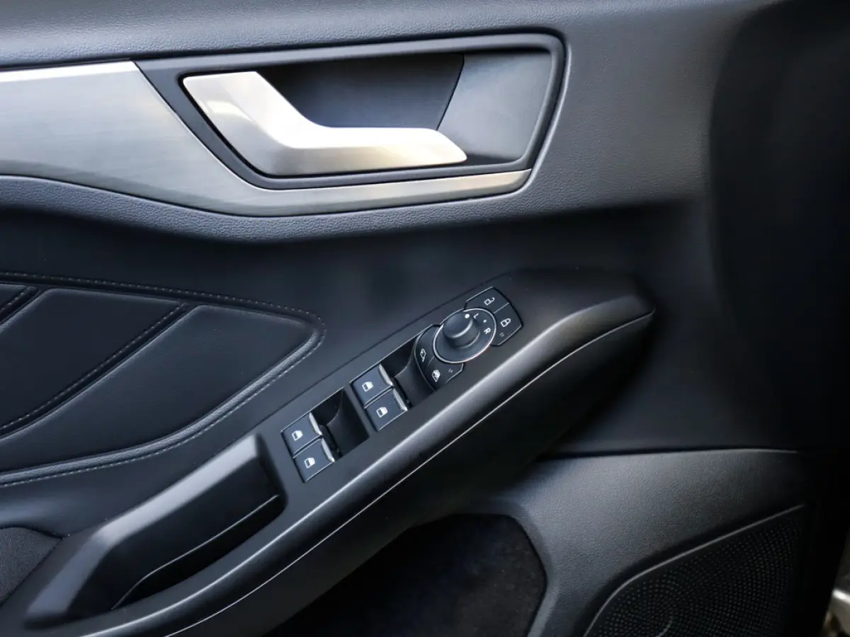 1.0 EcoBoost Hybrid Titanium 1e-Eig. & Keurig-Onderh. BOVAG-Garantie. NL-Auto.