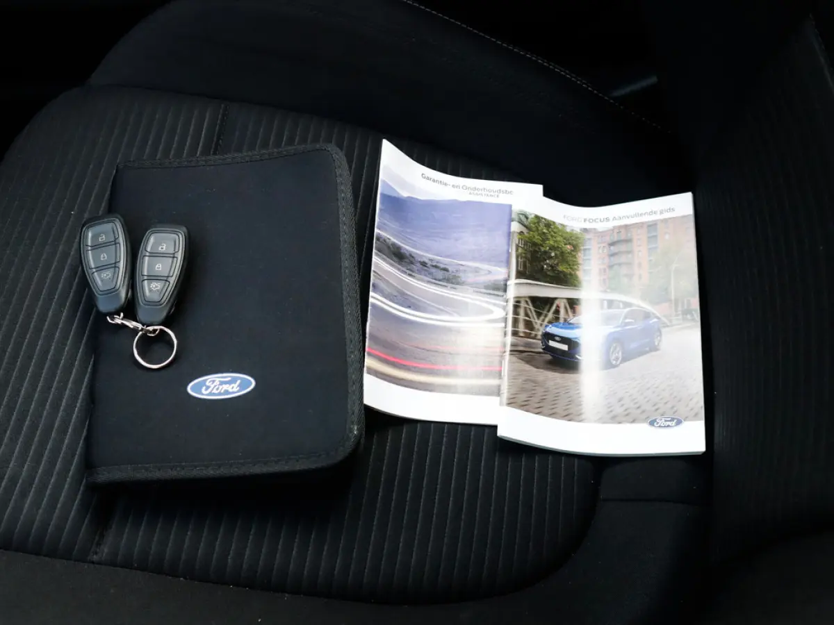 1.0 EcoBoost Hybrid Titanium 1e-Eig. & Keurig-Onderh. BOVAG-Garantie. NL-Auto.