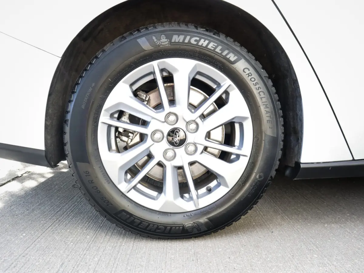 1.0 EcoBoost Hybrid Titanium 1e-Eig. & Keurig-Onderh. BOVAG-Garantie. NL-Auto.