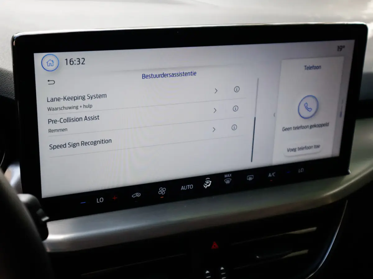 1.0 EcoBoost Hybrid Titanium 1e-Eig. & Keurig-Onderh. BOVAG-Garantie. NL-Auto.