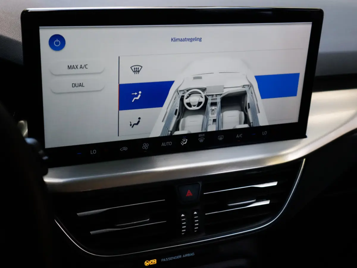 1.0 EcoBoost Hybrid Titanium 1e-Eig. & Keurig-Onderh. BOVAG-Garantie. NL-Auto.