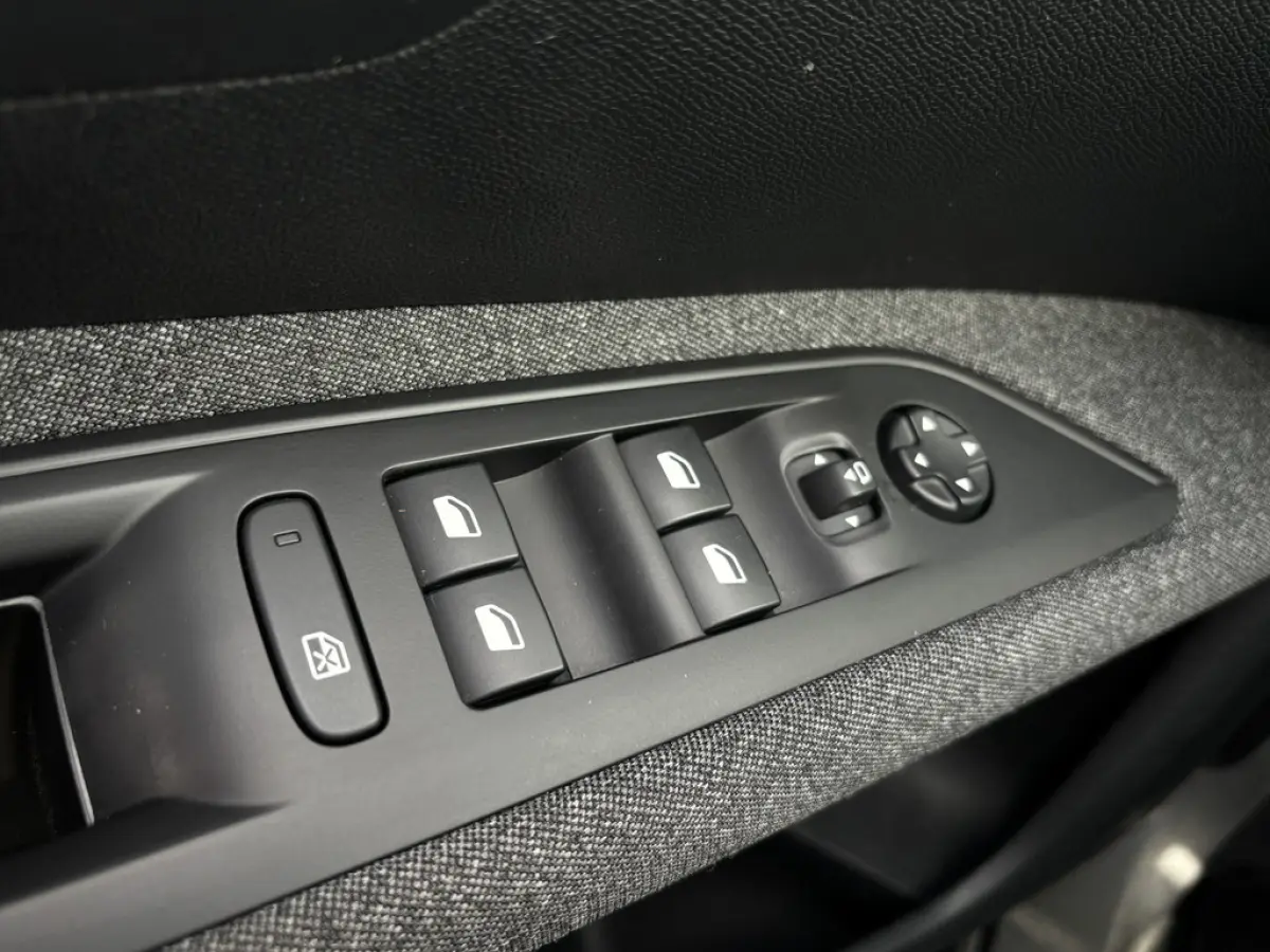 1.2 PureTech Active Pack Business 1e-Eig. & Dealer-Onderh. BOVAG-Garantie. NL-Auto.