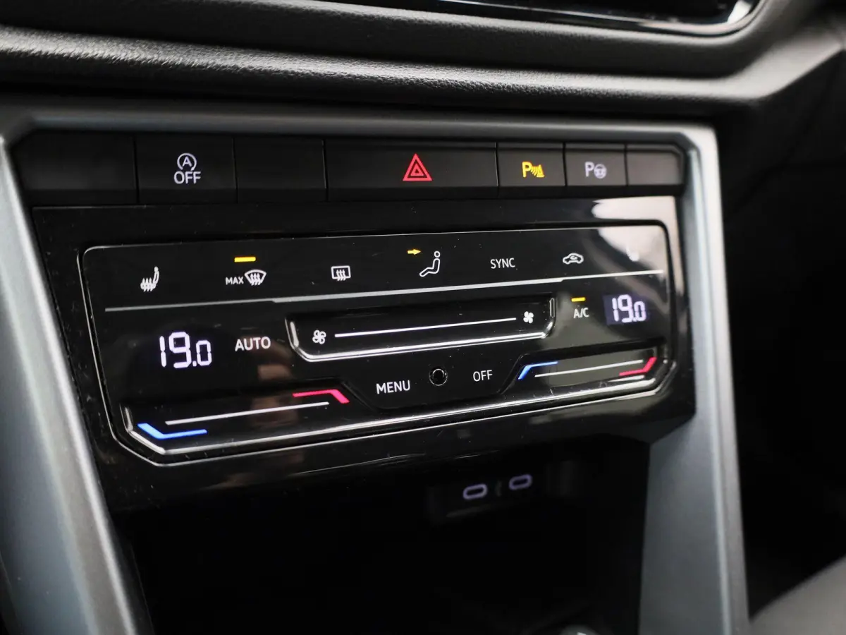 1.0 TSI Life Business 110 PK | Navigatie | Camera | Parkeersensoren | Stoelverwarming | Adaptive Cruise Control | Digital Cockpit Pro | Climate Control | LED |