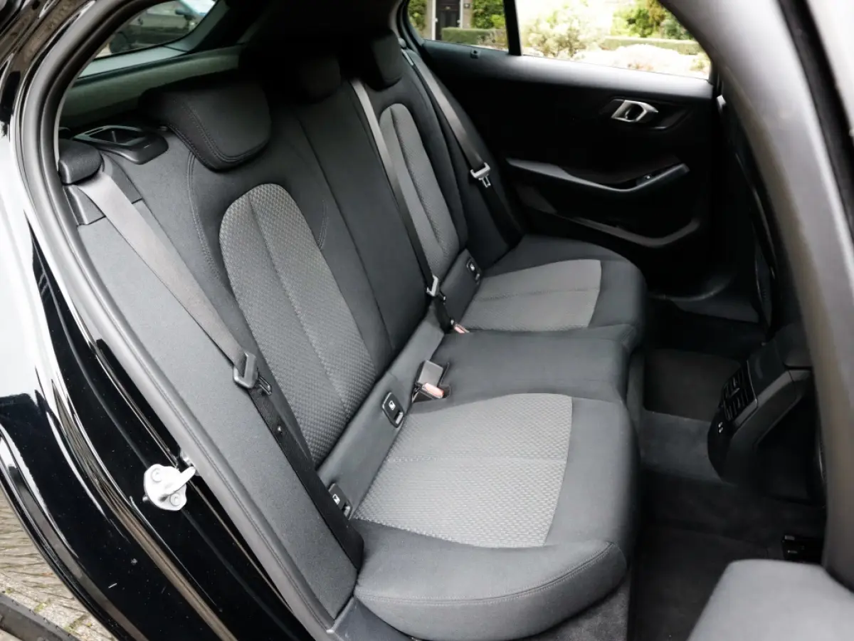 118i Business Edition 1e-Eig. & Dealer-Onderh. BOVAG-Garantie. NL-Auto.