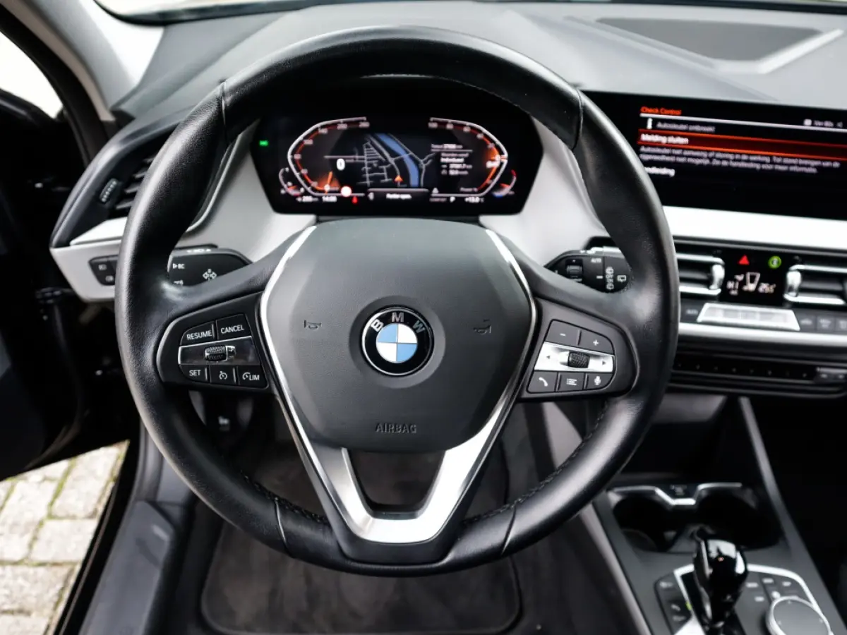 118i Business Edition 1e-Eig. & Dealer-Onderh. BOVAG-Garantie. NL-Auto.
