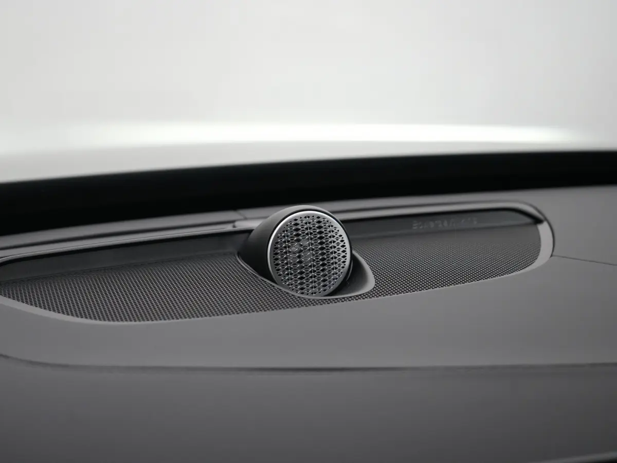 T8 Recharge AWD Ultra Black Edition Executive | Full Options | Luchtvering | Bowers & Wilkins | 360° | Head-Up | Massage | Ventilatie | Panoramadak | Trekhaak