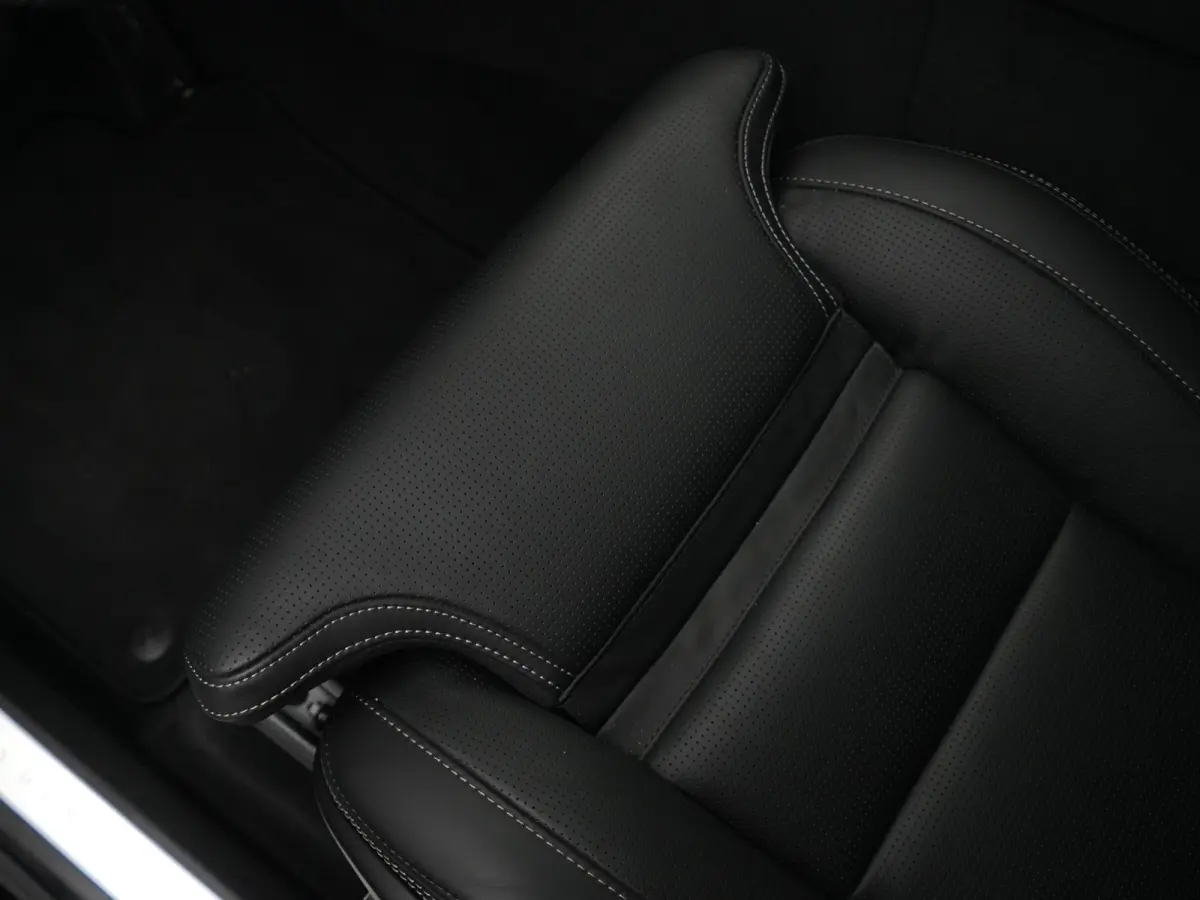 T8 Recharge AWD Ultra Black Edition Executive | Full Options | Luchtvering | Bowers & Wilkins | 360° | Head-Up | Massage | Ventilatie | Panoramadak | Trekhaak