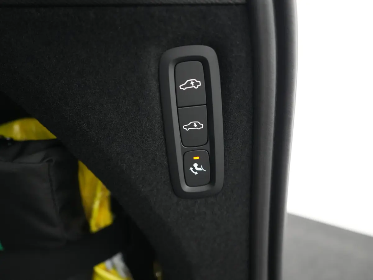 T8 Recharge AWD Ultra Black Edition Executive | Full Options | Luchtvering | Bowers & Wilkins | 360° | Head-Up | Massage | Ventilatie | Panoramadak | Trekhaak