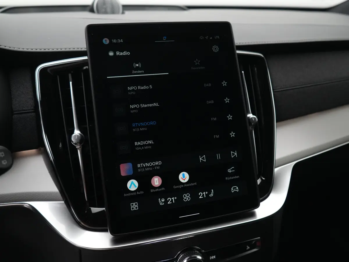 T8 Recharge AWD Ultra Black Edition Executive | Full Options | Luchtvering | Bowers & Wilkins | 360° | Head-Up | Massage | Ventilatie | Panoramadak | Trekhaak