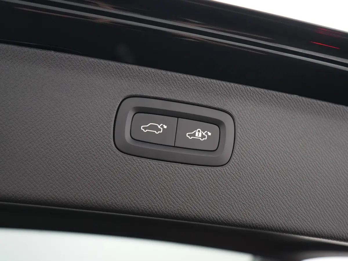T8 Recharge AWD Ultra Black Edition Executive | Full Options | Luchtvering | Bowers & Wilkins | 360° | Head-Up | Massage | Ventilatie | Panoramadak | Trekhaak