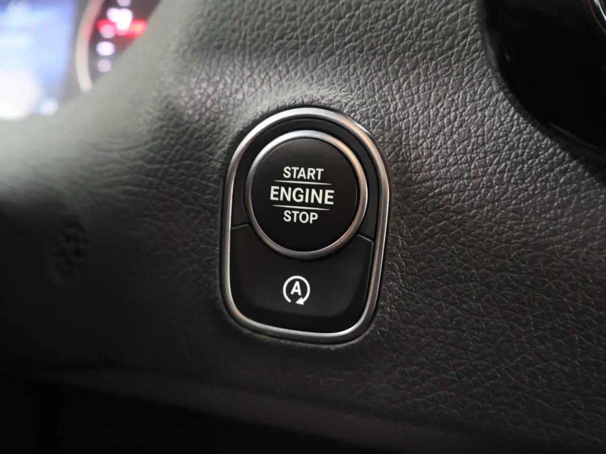 317 CDI | Aut. | L2 H1 | Dubbele Cabine | Trekhaak | Parkeercamera | Cruise Control | 5-Zits | Certified