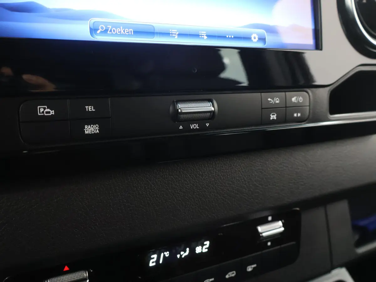 317 CDI | Aut. | L2 H1 | Dubbele Cabine | Trekhaak | Parkeercamera | Cruise Control | 5-Zits | Certified