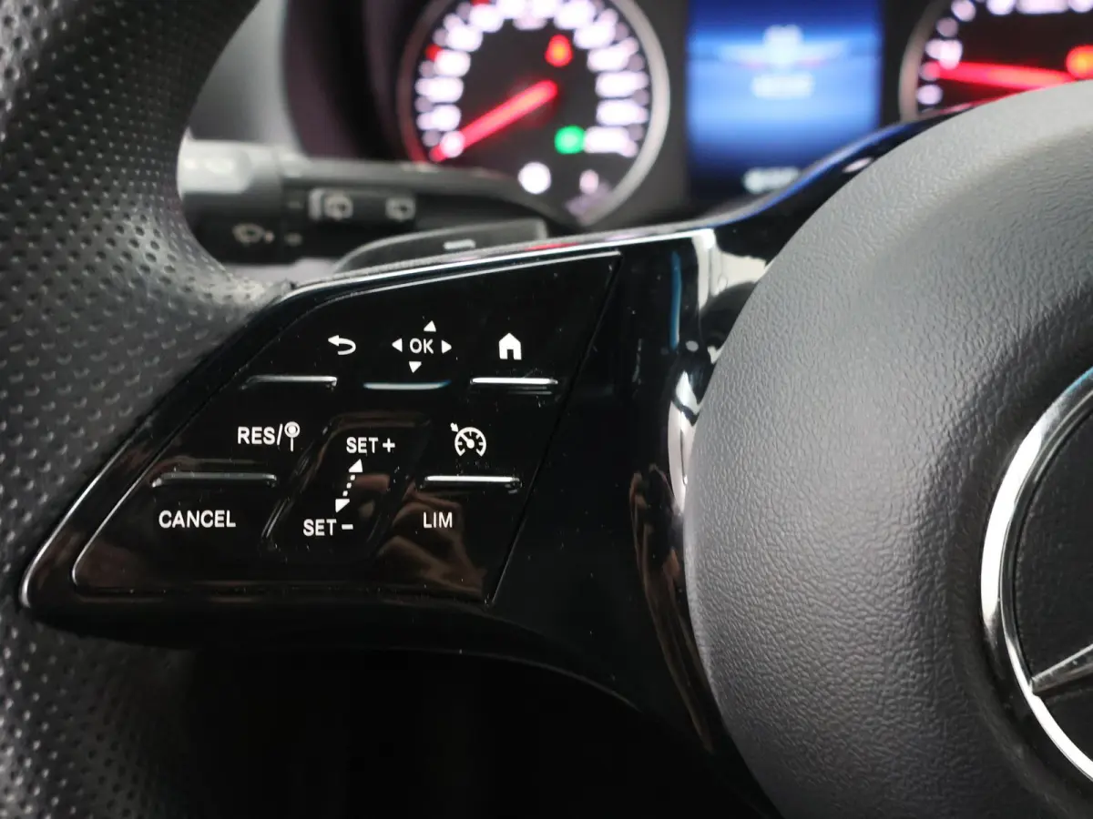 317 CDI | Aut. | L2 H1 | Dubbele Cabine | Trekhaak | Parkeercamera | Cruise Control | 5-Zits | Certified