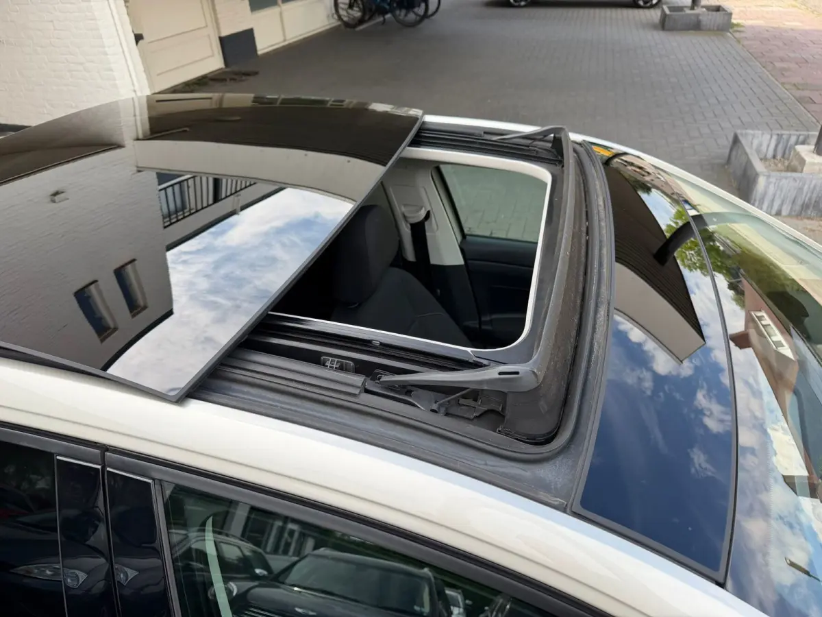 1.0 TSI R-Line,Panoramadak,Virtual,NL auto,Apple Carplay,Camera,Cruise Control