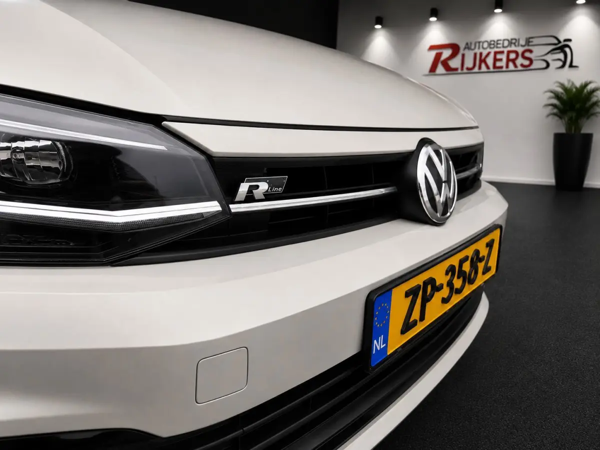 1.0 TSI R-Line,Panoramadak,Virtual,NL auto,Apple Carplay,Camera,Cruise Control