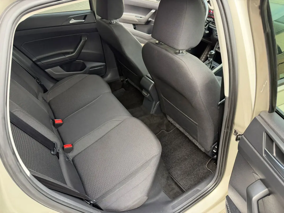 1.0 TSI R-Line,Panoramadak,Virtual,NL auto,Apple Carplay,Camera,Cruise Control