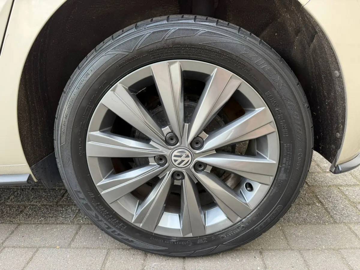 1.0 TSI R-Line,Panoramadak,Virtual,NL auto,Apple Carplay,Camera,Cruise Control