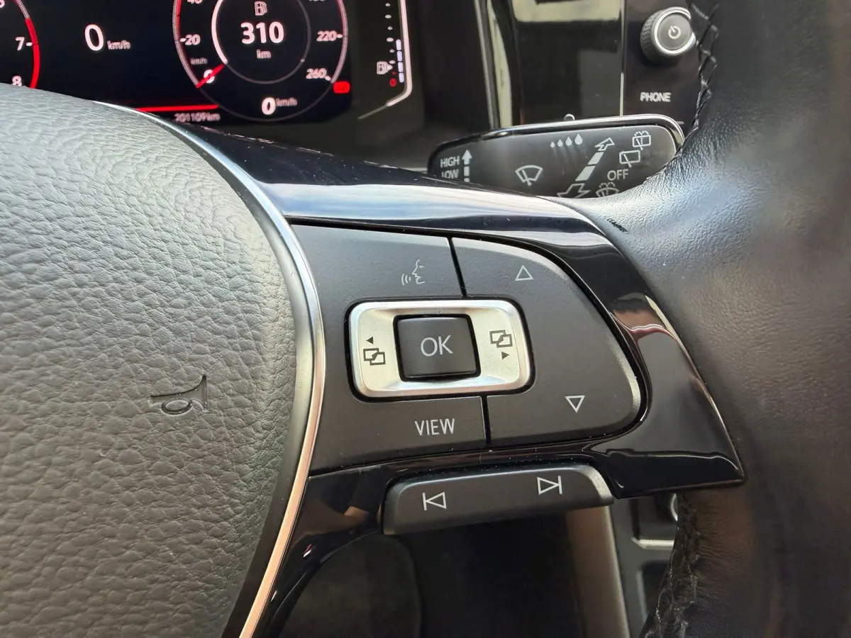 1.0 TSI R-Line,Panoramadak,Virtual,NL auto,Apple Carplay,Camera,Cruise Control