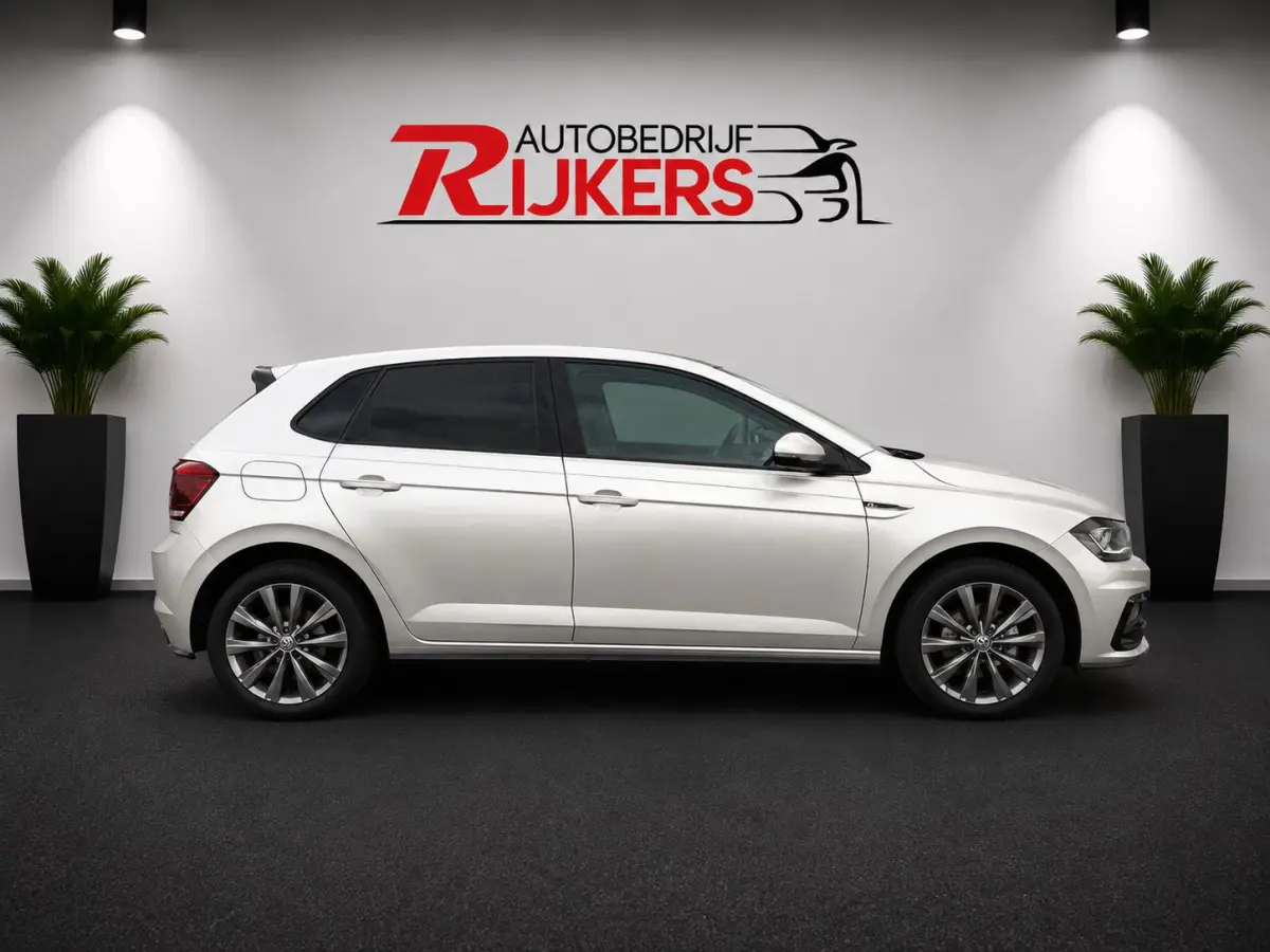 1.0 TSI R-Line,Panoramadak,Virtual,NL auto,Apple Carplay,Camera,Cruise Control