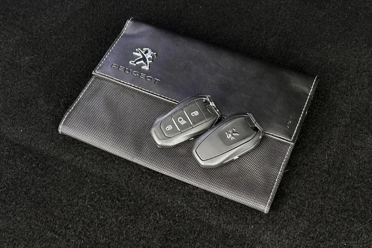 1.2 PureTech Allure Pack Business / Camera / LED / Adaptieve Cruise / Navigatie