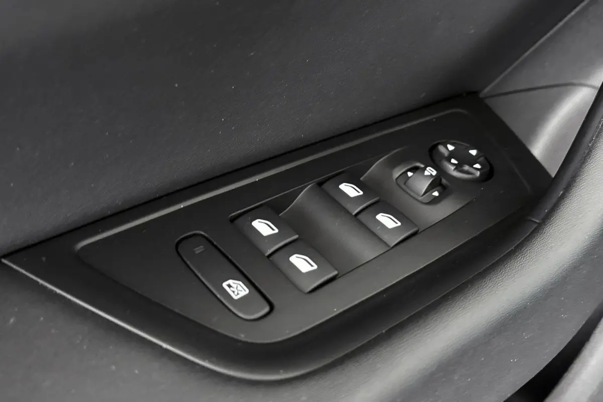 1.2 PureTech Allure Pack Business / Camera / LED / Adaptieve Cruise / Navigatie