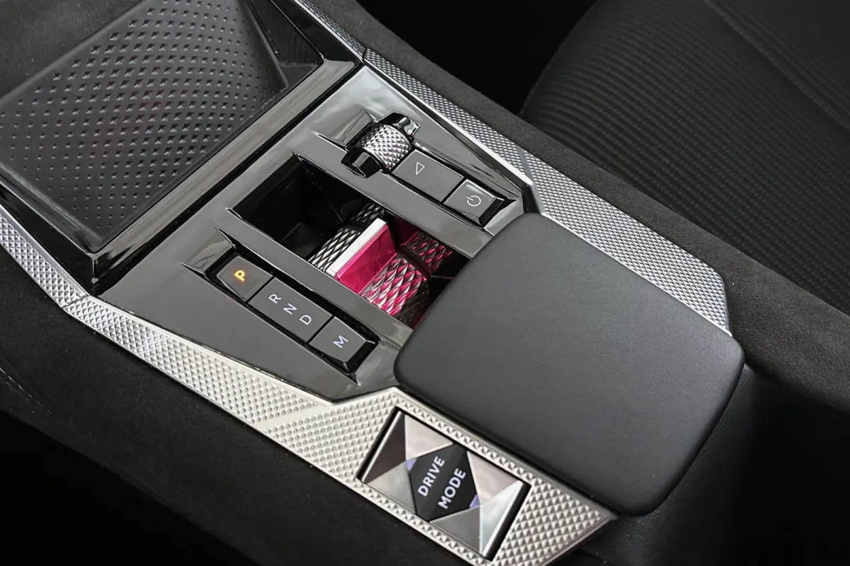 1.2 PureTech Performance Line Automaat Stoel-Stuurverwarming Apple CarPlay All Season Banden