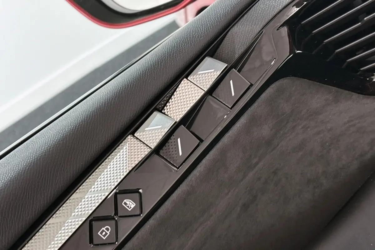1.2 PureTech Performance Line Automaat Stoel-Stuurverwarming Apple CarPlay All Season Banden