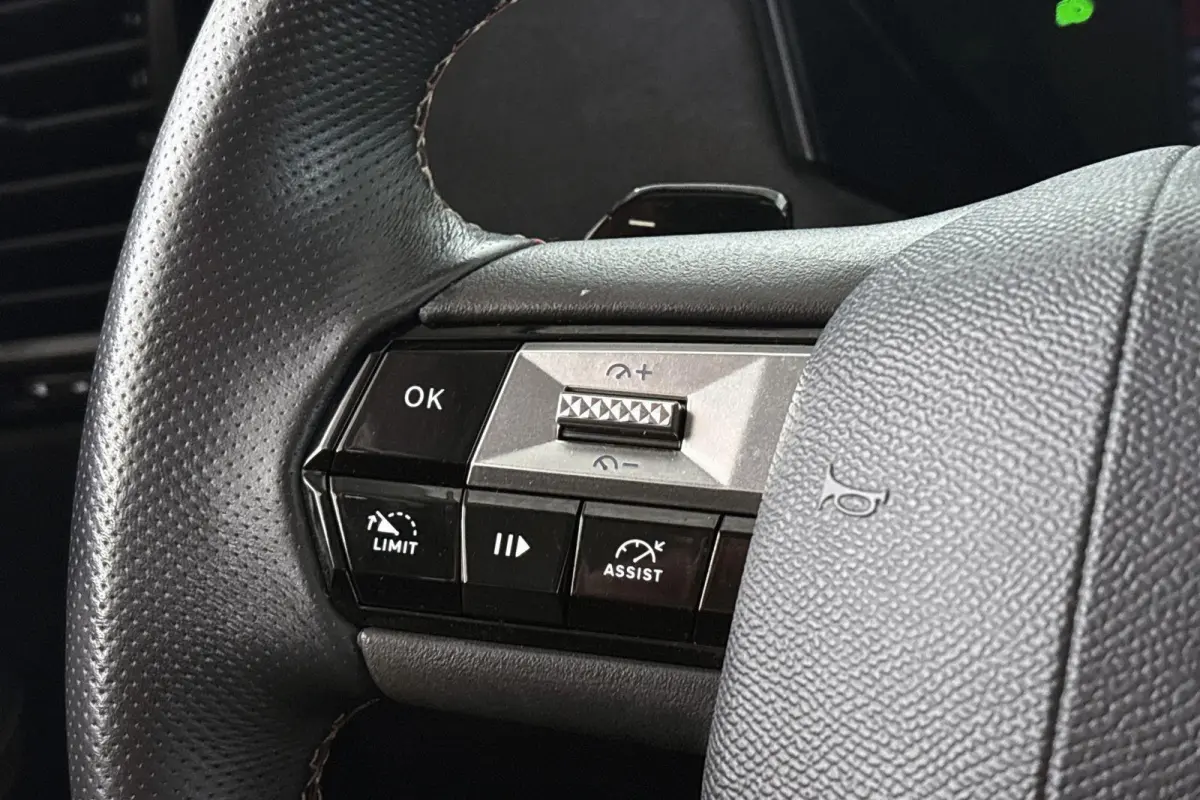 1.2 PureTech Performance Line Automaat Stoel-Stuurverwarming Apple CarPlay All Season Banden