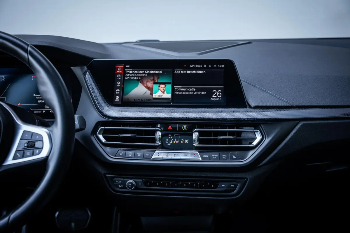 118i M-Sport NL-auto|Pano-dak|Leder|Camera|Carplay|Stoelverw.|1e-eig.|Dealeronderhouden