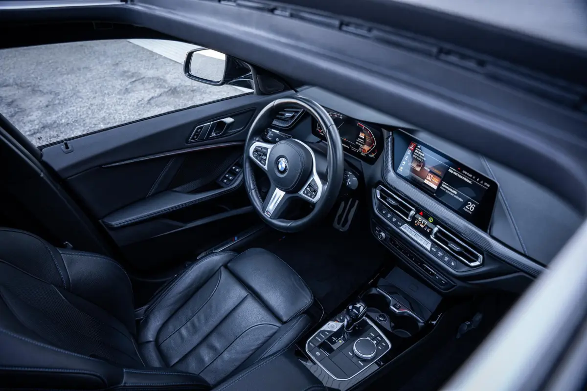 118i M-Sport NL-auto|Pano-dak|Leder|Camera|Carplay|Stoelverw.|1e-eig.|Dealeronderhouden