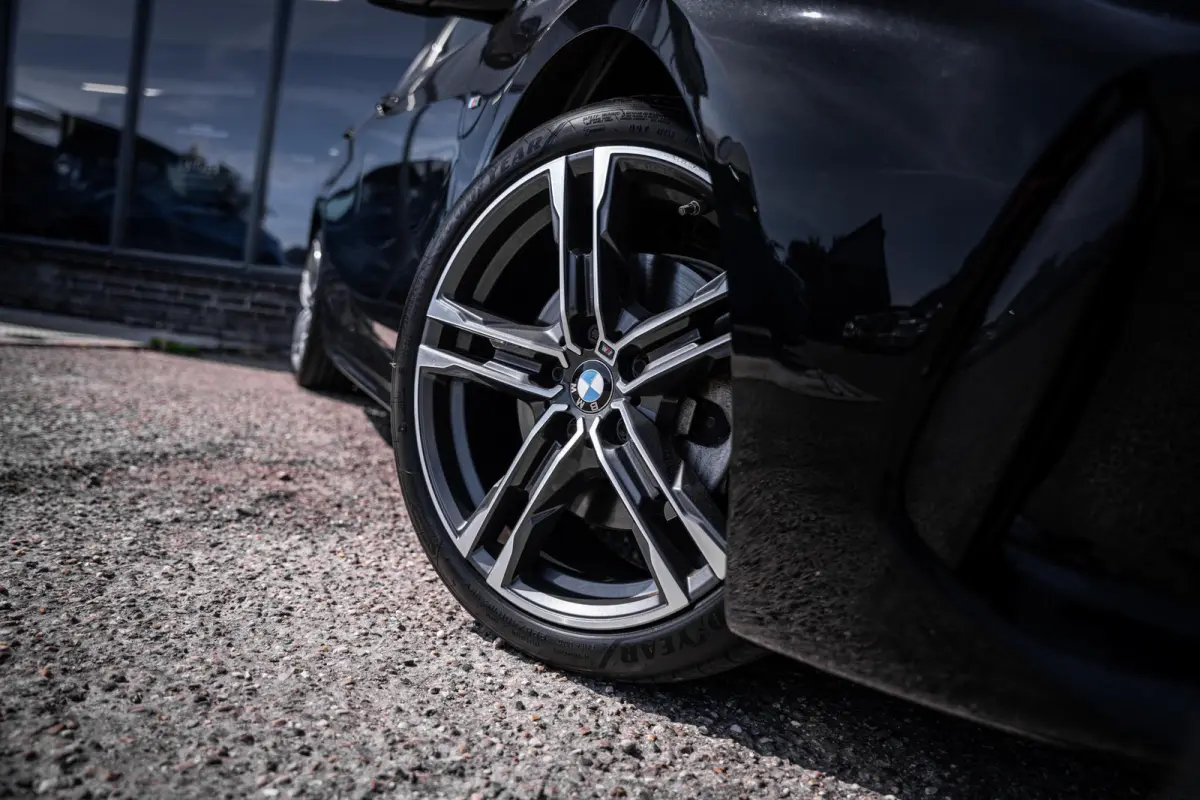 118i M-Sport NL-auto|Pano-dak|Leder|Camera|Carplay|Stoelverw.|1e-eig.|Dealeronderhouden