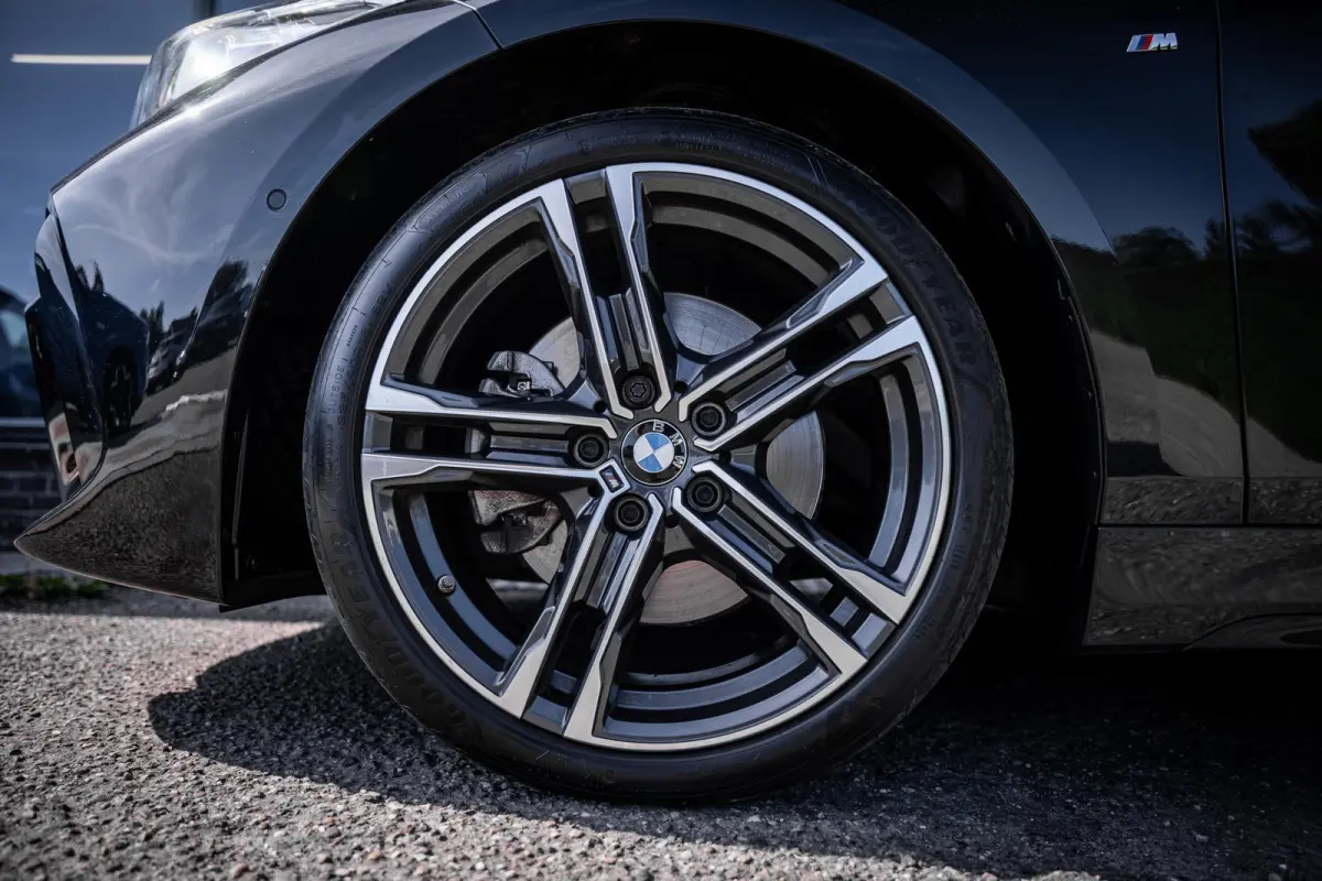 118i M-Sport NL-auto|Pano-dak|Leder|Camera|Carplay|Stoelverw.|1e-eig.|Dealeronderhouden