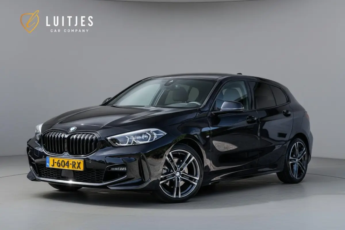 118i M-Sport NL-auto|Pano-dak|Leder|Camera|Carplay|Stoelverw.|1e-eig.|Dealeronderhouden