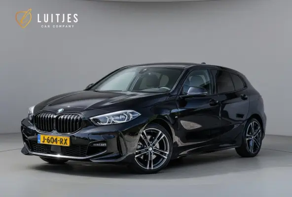 118i M-Sport NL-auto|Pano-dak|Leder|Camera|Carplay|Stoelverw.|1e-eig.|Dealeronderhouden