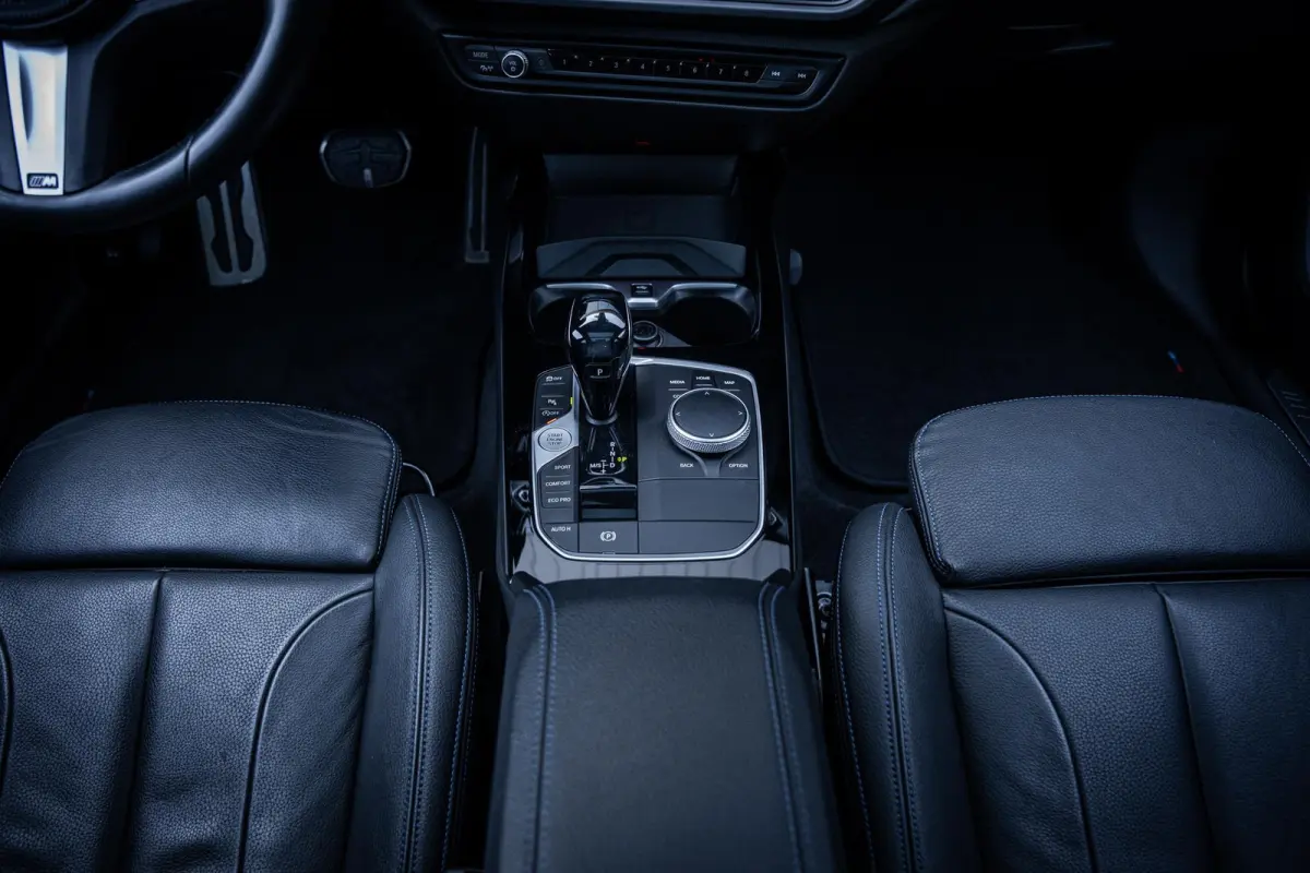 118i M-Sport NL-auto|Pano-dak|Leder|Camera|Carplay|Stoelverw.|1e-eig.|Dealeronderhouden