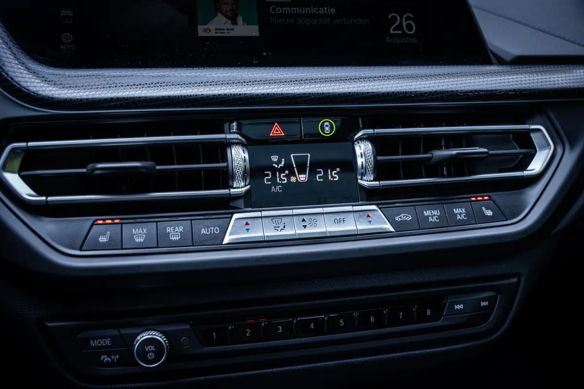 118i M-Sport NL-auto|Pano-dak|Leder|Camera|Carplay|Stoelverw.|1e-eig.|Dealeronderhouden