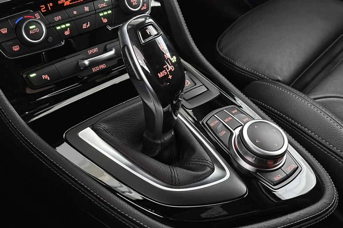 218i High Executive Edition M Sport Automaat Lederen Sportstoelen Stoelverwarming Head-Up LED Koplampen Camera