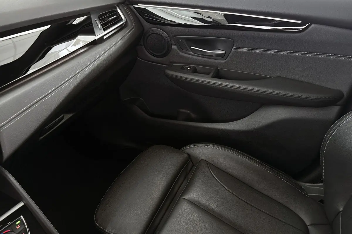 218i High Executive Edition M Sport Automaat Lederen Sportstoelen Stoelverwarming Head-Up LED Koplampen Camera