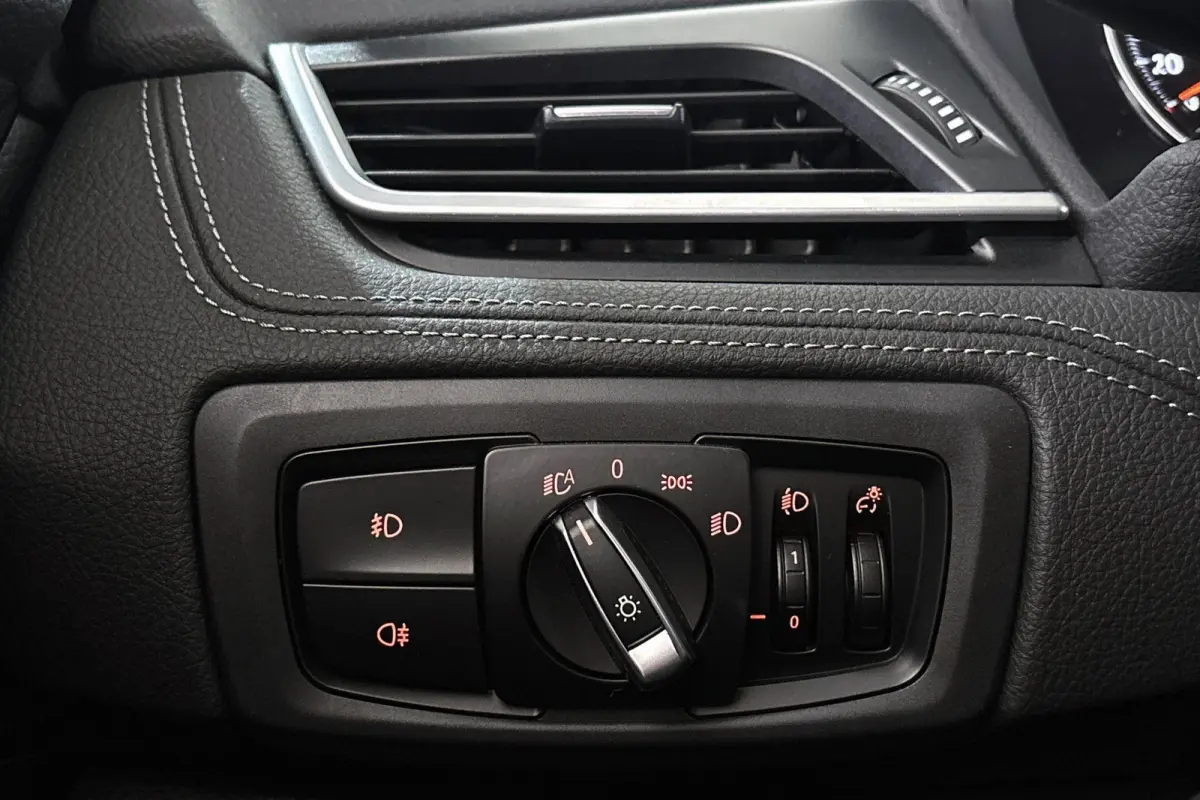 218i High Executive Edition M Sport Automaat Lederen Sportstoelen Stoelverwarming Head-Up LED Koplampen Camera